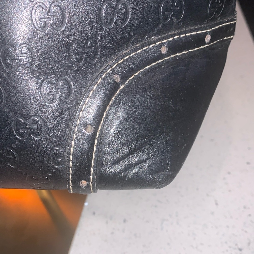 Gucci Vintage Black leather Debossed Shoulder Bag with Gold Hardware RARE - Picture 4 of 16